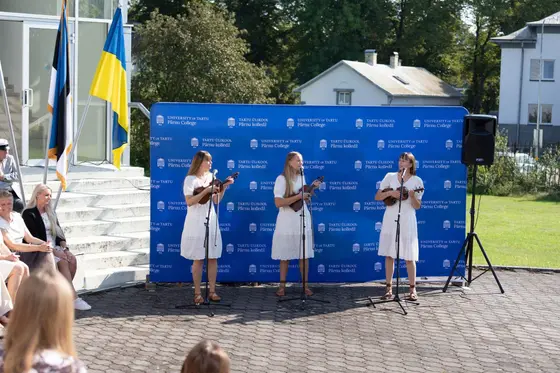 Esinemine Pärnu kolledži avaaktusel. — foto 1/2
