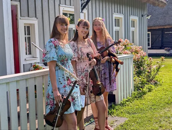Haapsalu Linnamäe kontsertide päeval esinemine. — foto 1/2