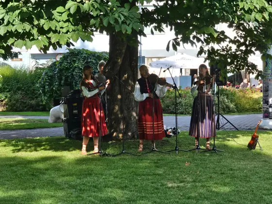Pargikontsert Pärnu Lastepargis (kell 18.00). — foto 1/2