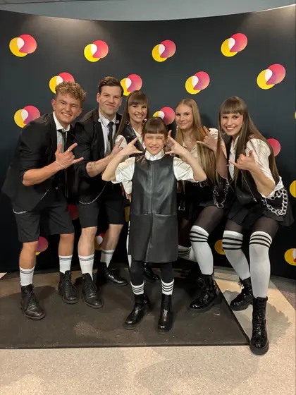 Osalemine telesaates „Laul vs Tants“, lisaks külaskäik saatesse „Õhtu“. — foto 2/6